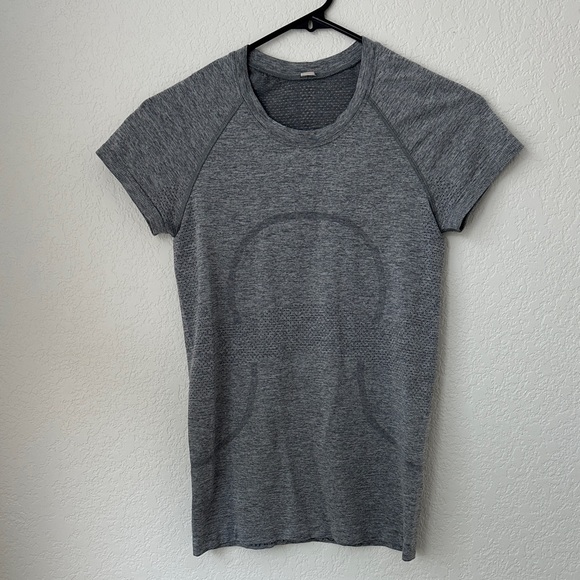 Women’s Lululemon Gray Short Sleeve Athletic Top - Picture 1 of 5